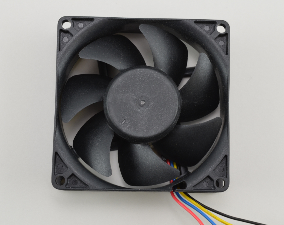 Вентиляторы SUNON с защитой IP68 от пыли и воды